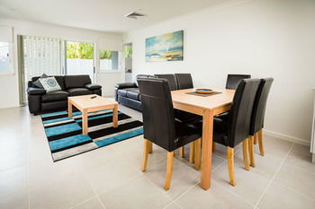Wallsend Executive Apartments - Accommodation QLD 32