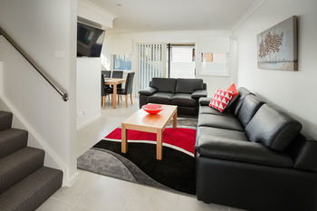 Wallsend Executive Apartments - Accommodation QLD 36