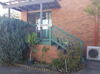 Bentley Waterfront Motel & Cottages - Accommodation QLD 2