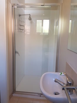 Bentley Waterfront Motel & Cottages - Accommodation QLD 9