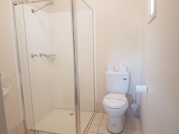 Bentley Waterfront Motel & Cottages - Accommodation QLD 11