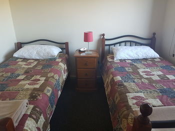 Bentley Waterfront Motel & Cottages - Accommodation QLD 24