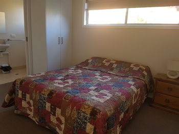 Bentley Waterfront Motel & Cottages - Accommodation QLD 29