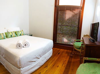 The Regents Park - Accommodation QLD 7