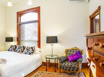 The Regents Park - Accommodation QLD 8