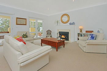 The Ridge Retreat At Mollymook - Accommodation QLD 4