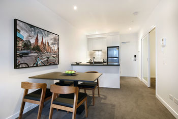 Experience Bella Hotel Apartments - Accommodation QLD 10