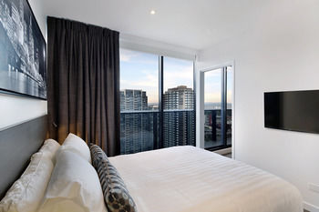 Experience Bella Hotel Apartments - Accommodation QLD 11