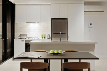 Experience Bella Hotel Apartments - Accommodation QLD 16