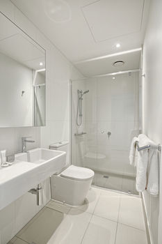 Experience Bella Hotel Apartments - Accommodation QLD 23