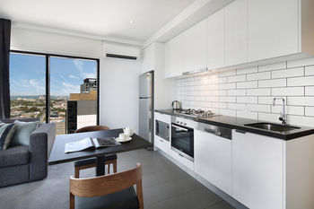 Experience Bella Hotel Apartments - Accommodation QLD 33