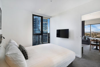 Experience Bella Hotel Apartments - Accommodation QLD 36