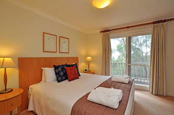 Villa Christian At Cypress Lakes Resort - Accommodation QLD 10