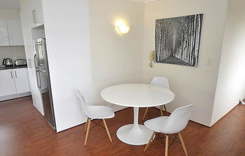 Balmain 1 Mont Furnished Apartment - Accommodation QLD 2