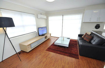 Balmain 1 Mont Furnished Apartment - Accommodation QLD 3