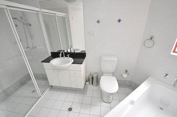 Balmain 12 Foy Furnished Apartment - Accommodation QLD 1