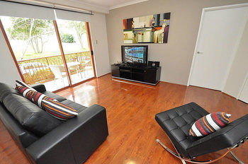 Balmain 12 Foy Furnished Apartment - Accommodation QLD 3