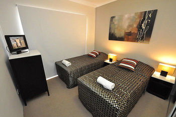 Balmain 12 Foy Furnished Apartment - Accommodation QLD 5