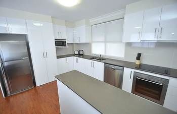 Balmain 3 Mont Furnished Apartment - Accommodation QLD 4