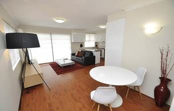 Balmain 3 Mont Furnished Apartment - Accommodation QLD 6