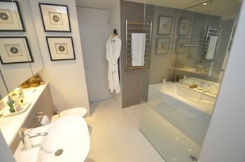 Camperdown 608 St Furnished Apartment - Accommodation QLD 1