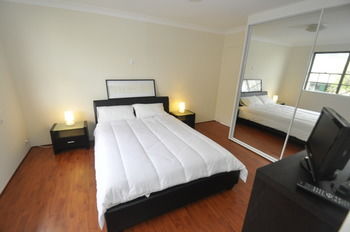 Balmain 2 Mont Furnished Apartment - Accommodation QLD 4