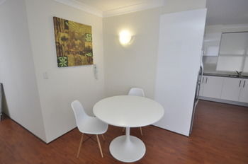 Balmain 2 Mont Furnished Apartment - Accommodation QLD 11