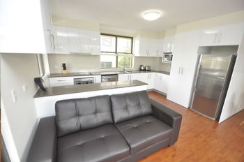 Balmain 2 Mont Furnished Apartment - Accommodation QLD 14