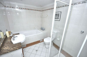 Darlinghurst 1 Pel Furnished Apartment - Accommodation QLD 3