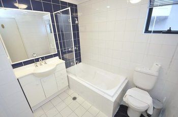 Darlinghurst 411 Pop Furnished Apartment - Accommodation QLD 3