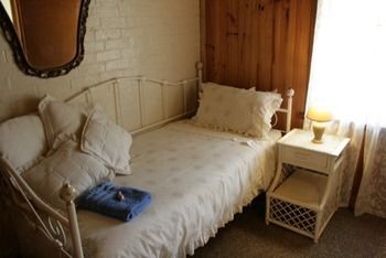 A Settler's Cottage - Accommodation QLD 4