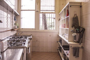 Kings Cross Backpackers - Adults Only - Accommodation QLD 13