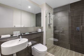 Meriton Serviced Apartments Sydney Airport - Accommodation QLD 5