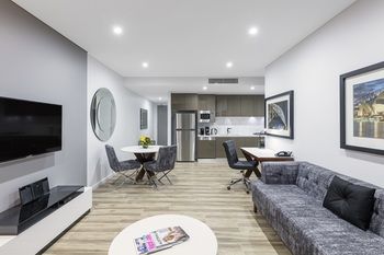 Meriton Serviced Apartments Sydney Airport - Accommodation QLD 7