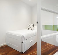 Melbourne Holiday Apartments Flinders Wharf - Accommodation QLD