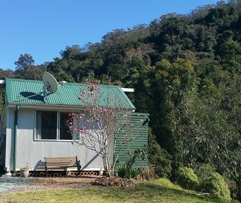 Copeland Cabins - Accommodation QLD 9