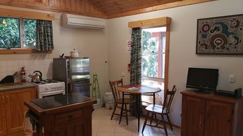 Copeland Cabins - Accommodation QLD 11