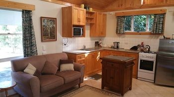 Copeland Cabins - Accommodation QLD 12
