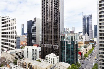 AKOM Melbourne - Accommodation QLD 7
