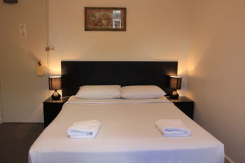 Hotel St Leonards - Accommodation QLD 3