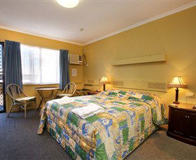 Ambassador Motor Inn - Accommodation QLD 1