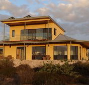 Dolphin Holiday House - Accommodation QLD