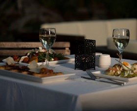 Waterloo Bay Hotel - Accommodation QLD 1