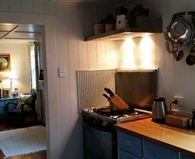 Cascade Cottage - Accommodation QLD 1