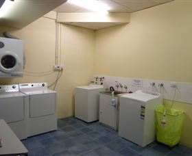 Mayfair Plaza Motel - Accommodation QLD 4