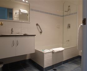 Mayfair Plaza Motel - Accommodation QLD 3