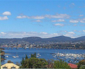 Ashwood Apartments - Lindisfarne - Accommodation QLD 0