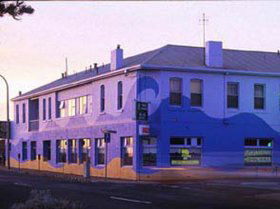 Beach Hotel - Accommodation QLD 0