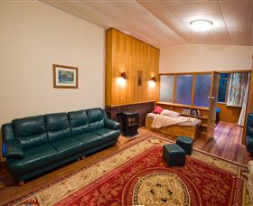 Waterside Accommodation - Derwent Hideaway - Accommodation QLD 1