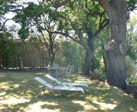 Waterside Accommodation - Derwent Hideaway - Accommodation QLD 4